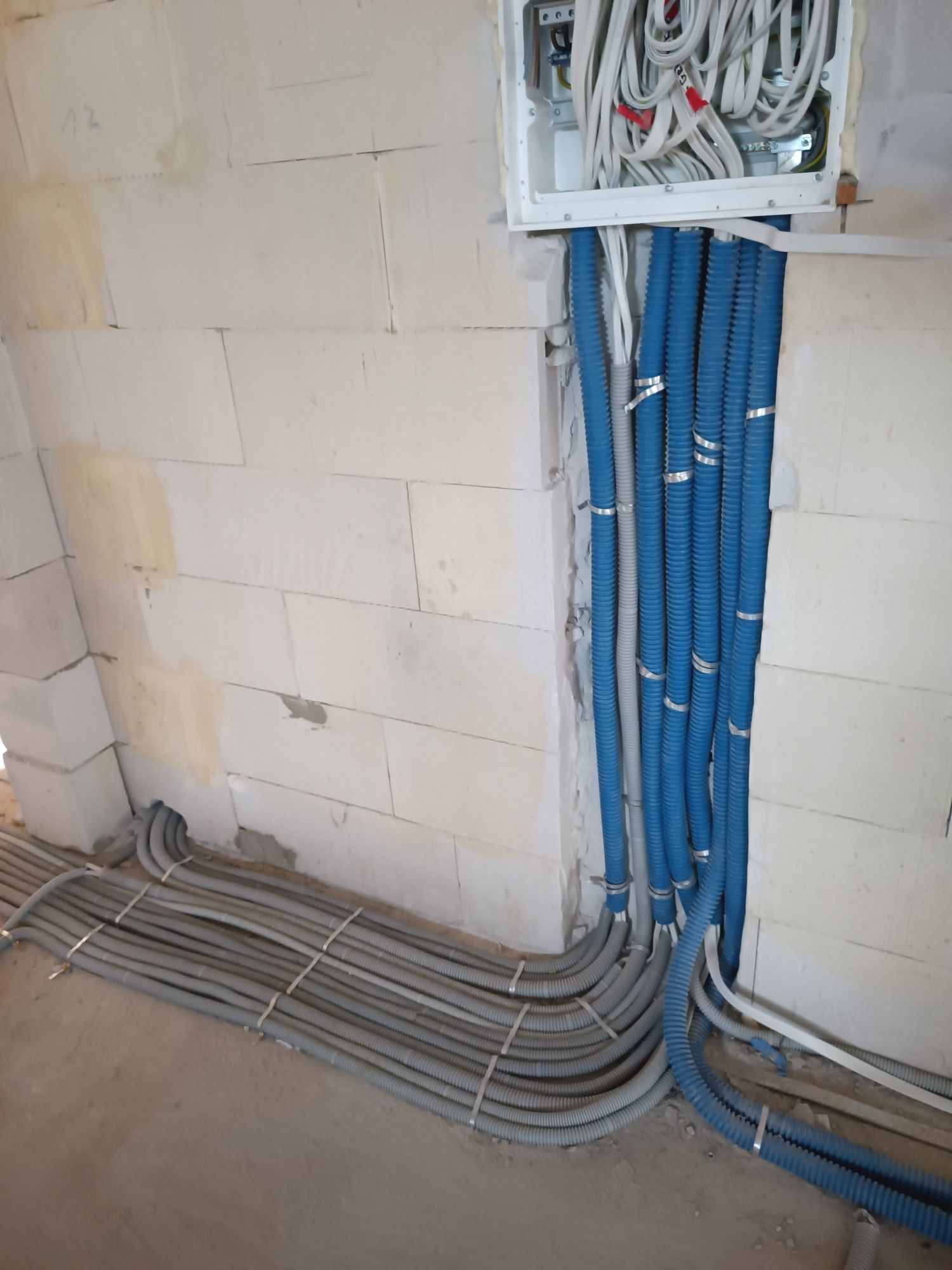 Elektryk, instalacje elektryczne smart dom bramy domofony monitoring