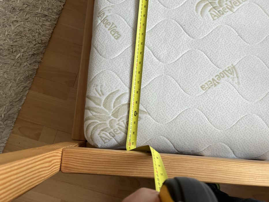 Łóżeczko - domek dla dziecka. Solidne dziecięce łóżko + materac.