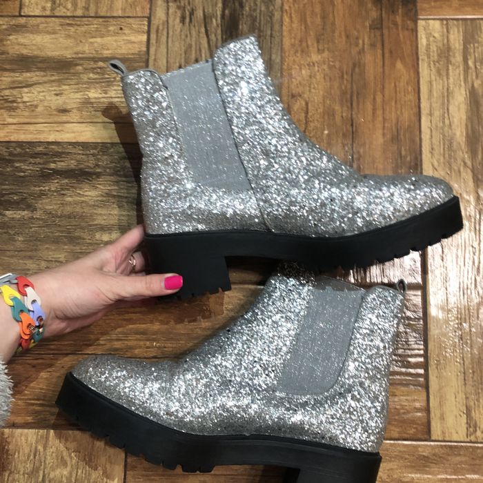 Челсі Asos черевики жіночі на тракторній підошві блискучі срібні 28 см