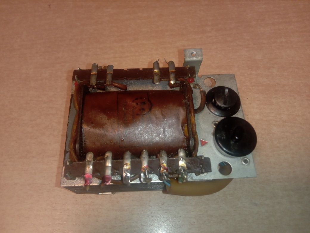 Transformator sieciowy magnetofonu lampowego Tonette