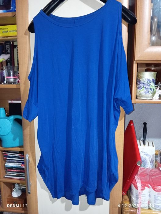 Włoska tunika z dziurami na ramionach