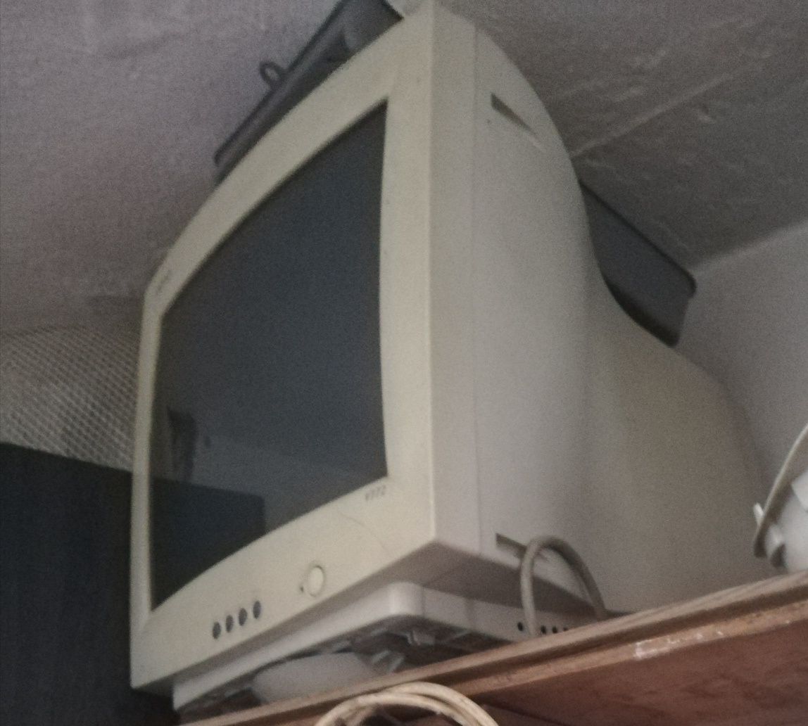 Vendo Monitor em bom estado.