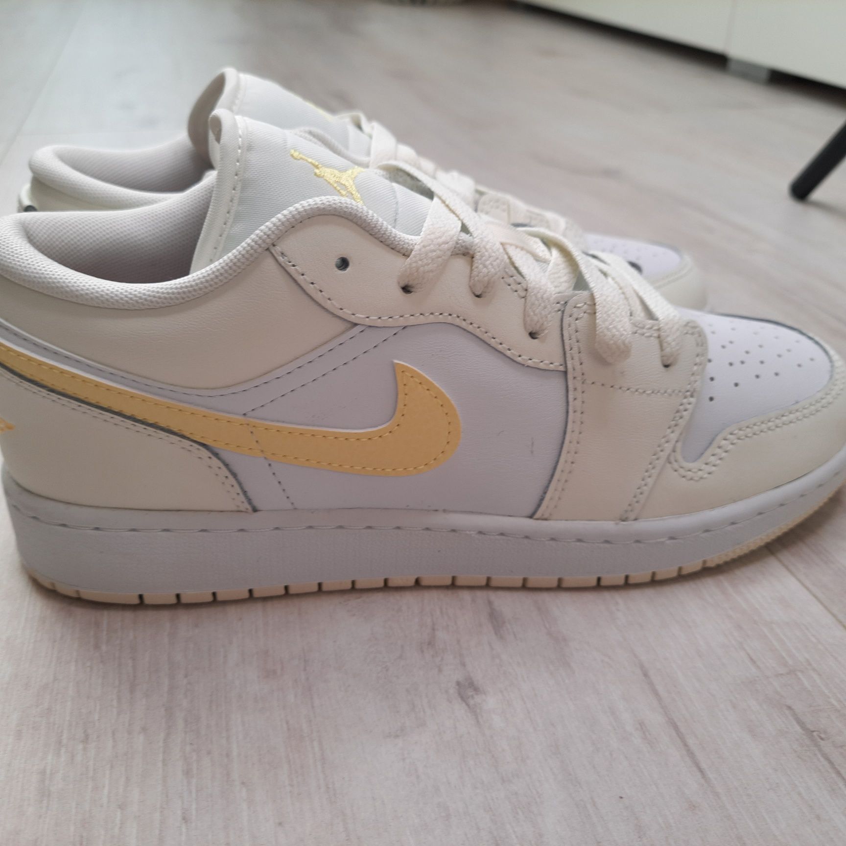 Оригінальні кросівки Air Jordan 1 Low FV8486-181