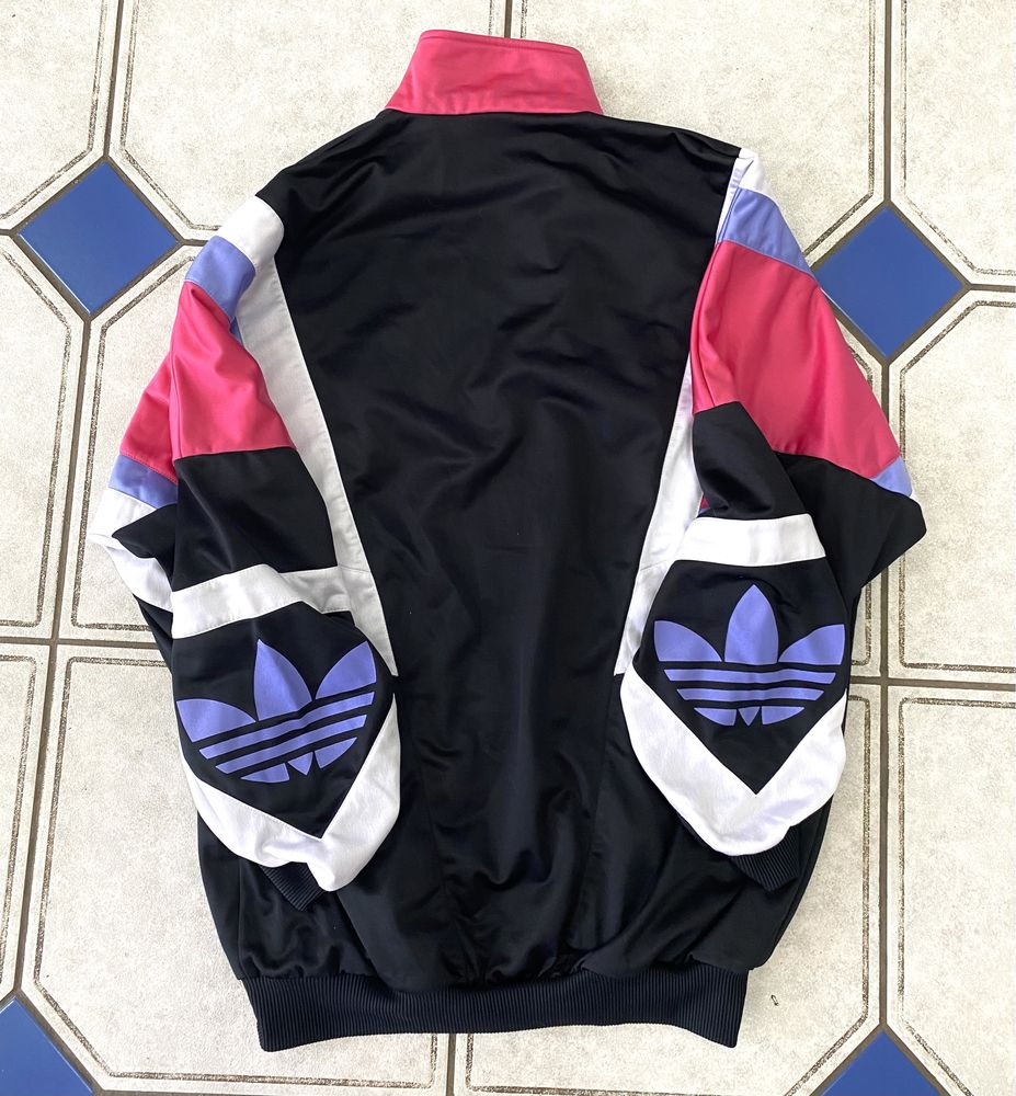 Олимпийки адидас лампасы мастерка adidas zne куртка поставка вещей реп