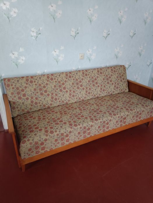 Диван Апостолове