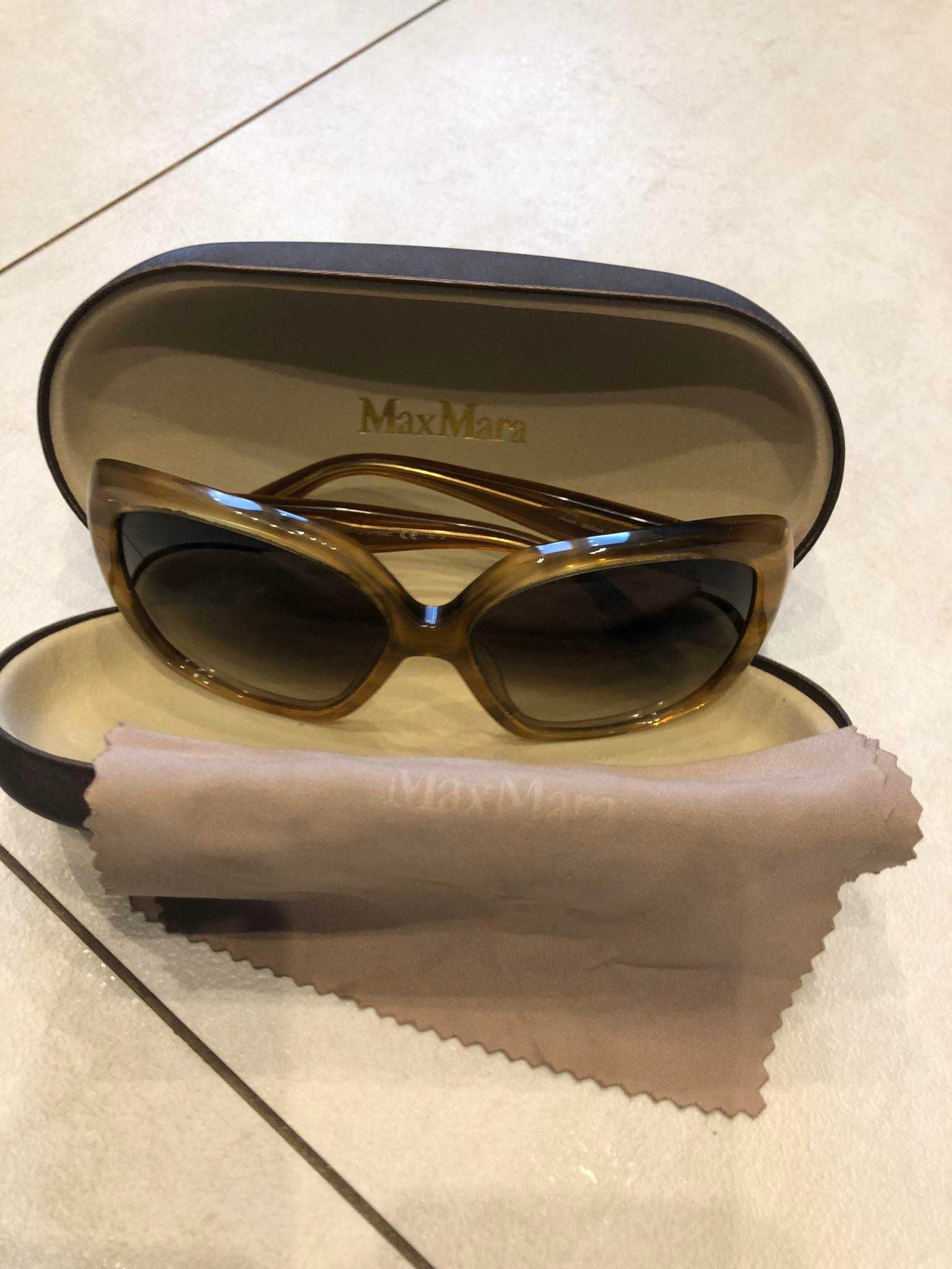 MaxMara okulary przeciwsłoneczne z futerałem