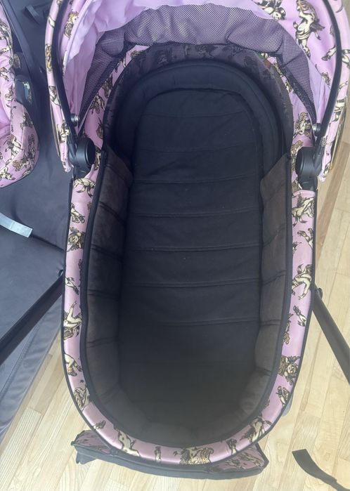 Cybex Priam 2.0 Cherubs Pink by Jeremy Scott 4w1 wózek fotelik baza