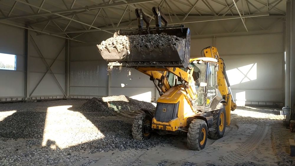 Оренда екскаваторів-навантажувачів JCB 3CX та JCB 3CX з гідромолотом.
