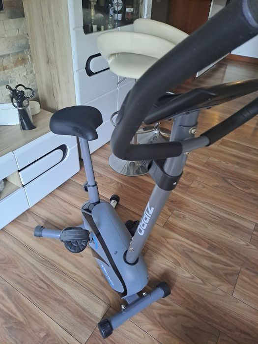 Rower stacjonarny.