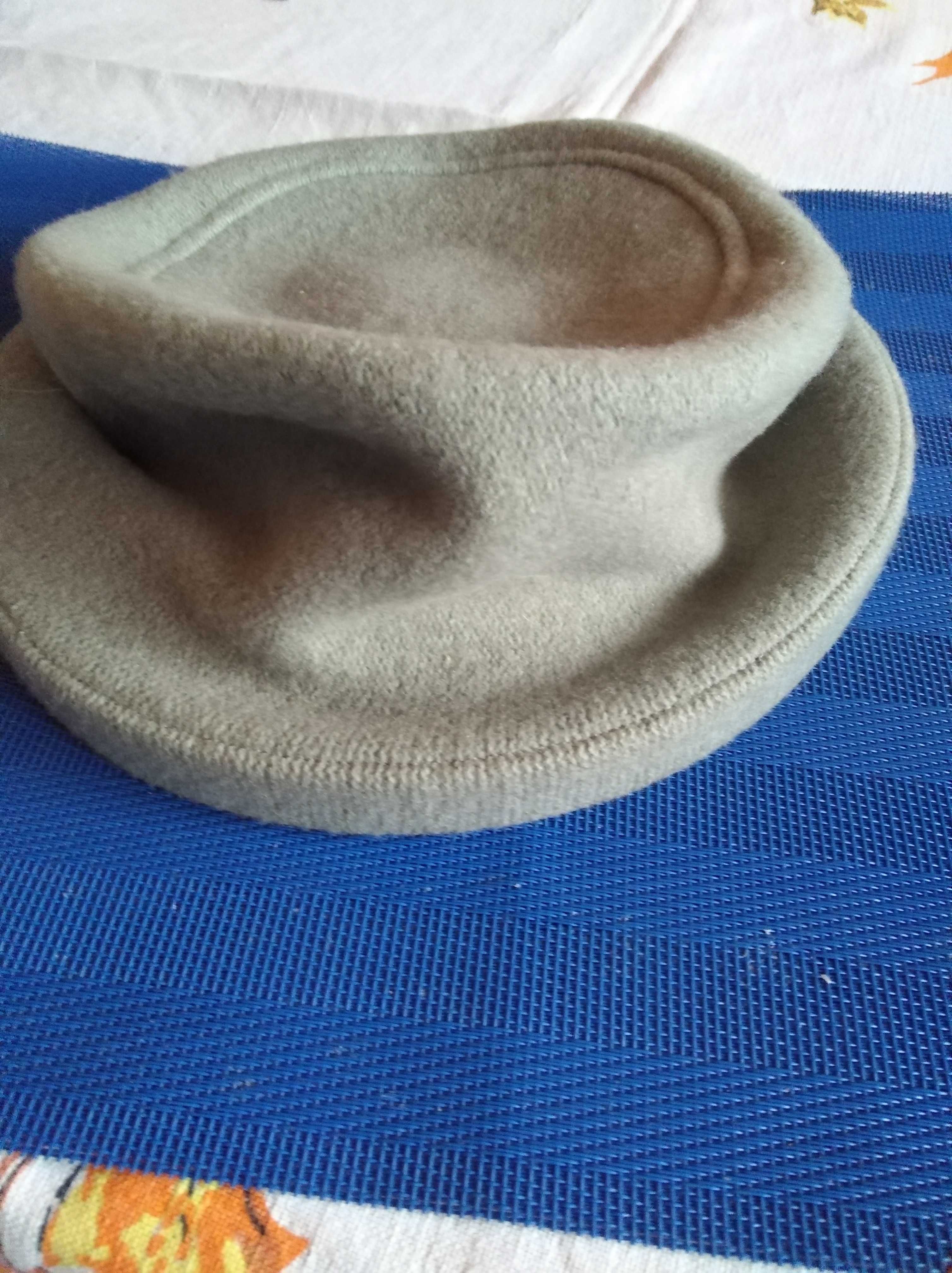 Jasnozielony lekko kremowy kapelusik - wełna.