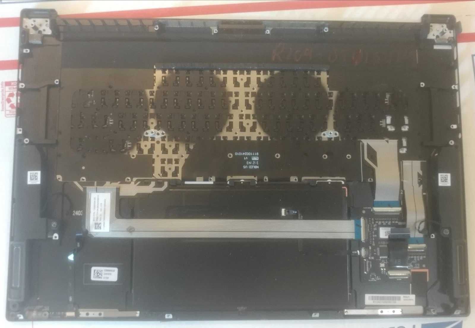 Razer Blade 16 2024 Palmrest keyboard touchpad