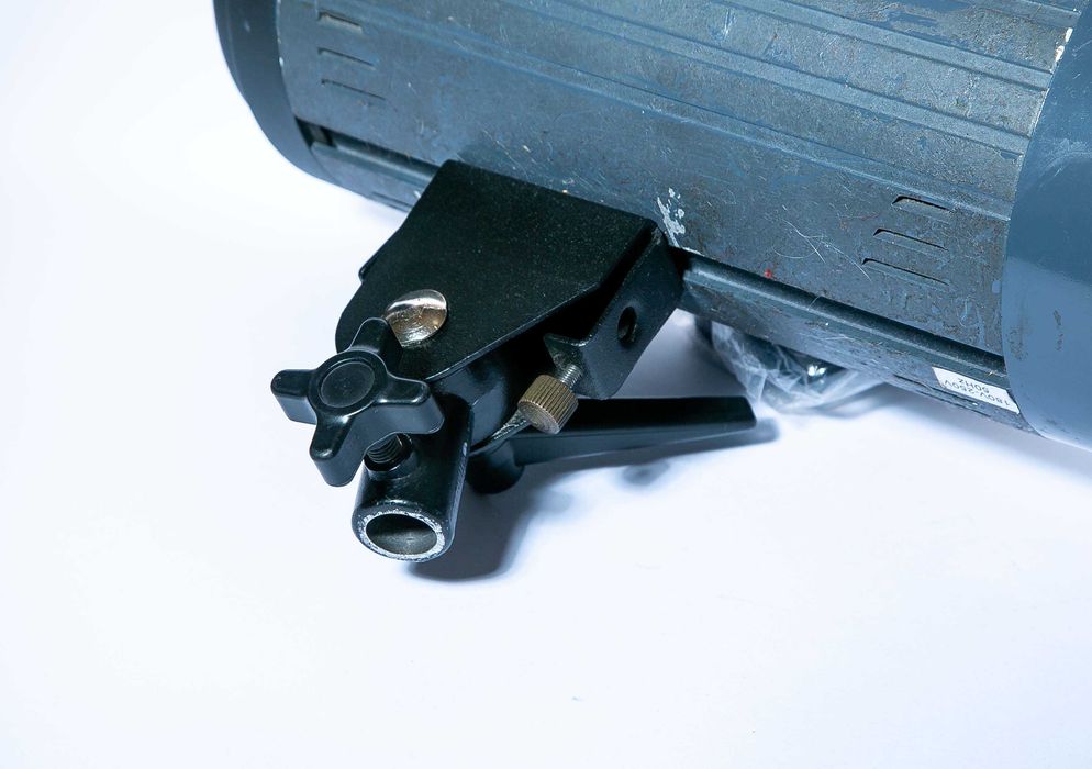 Продам фотовспышку  Menik SQ-400