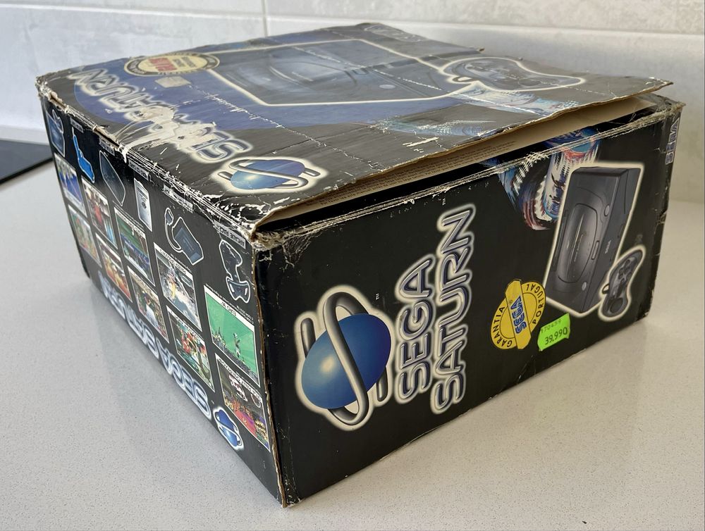 Sega Saturn — Consola Retro (com caixa original)