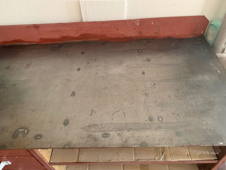 Продам  слесарный  стол