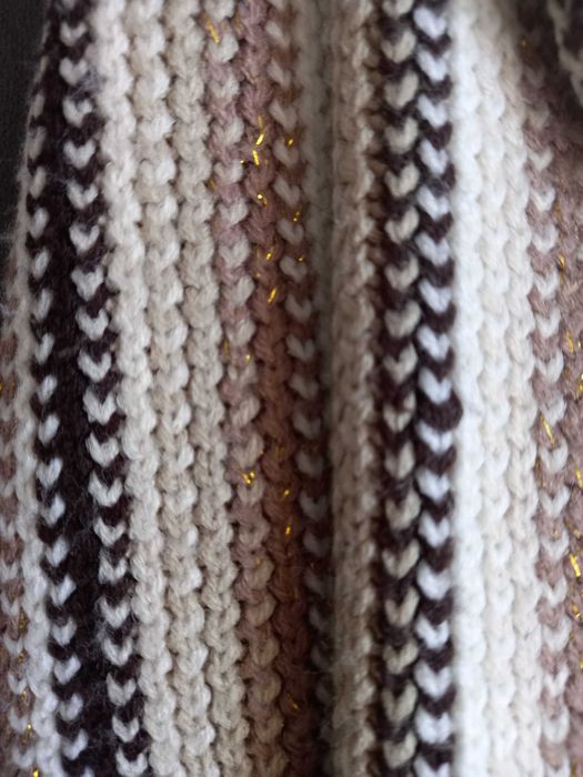 Okazja!szalik w paski ze złotą nitką