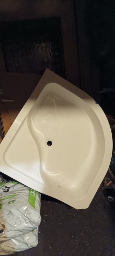 Brodzik półokrągły prysznicowy