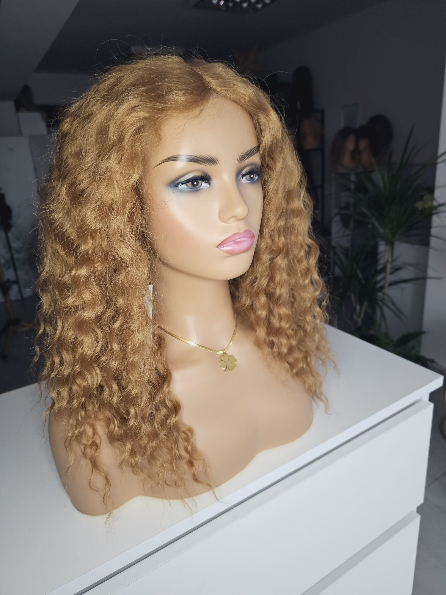 Peruka afroloki loki ciemny złoty blond Krysia naturalna fryzura