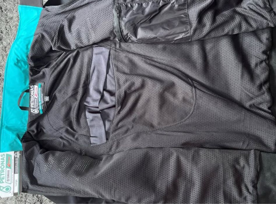 Casaco yamaha petronas