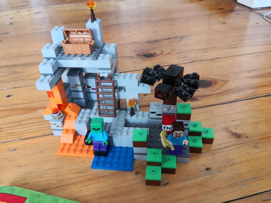 Lego Minecraft Jaskinia 21113