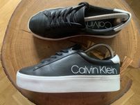 Calvin Klein sneakersy na platformie skóra naturalna 37 c