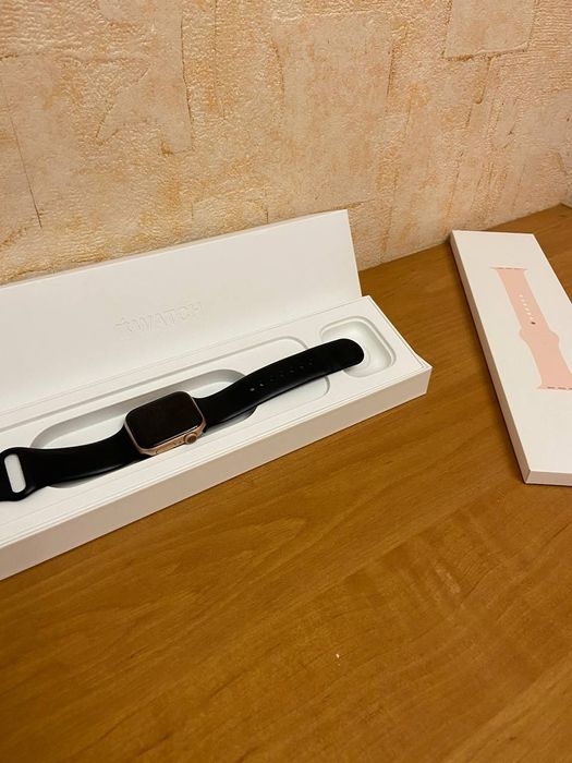 Смарт-годинн к Apple Watch 6 , 40mm, gold aluminium case