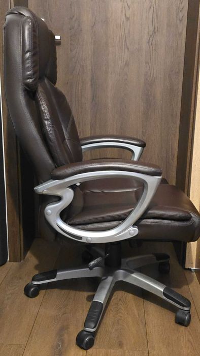 Fotel biurowy Sofotel EG-227 brązowy