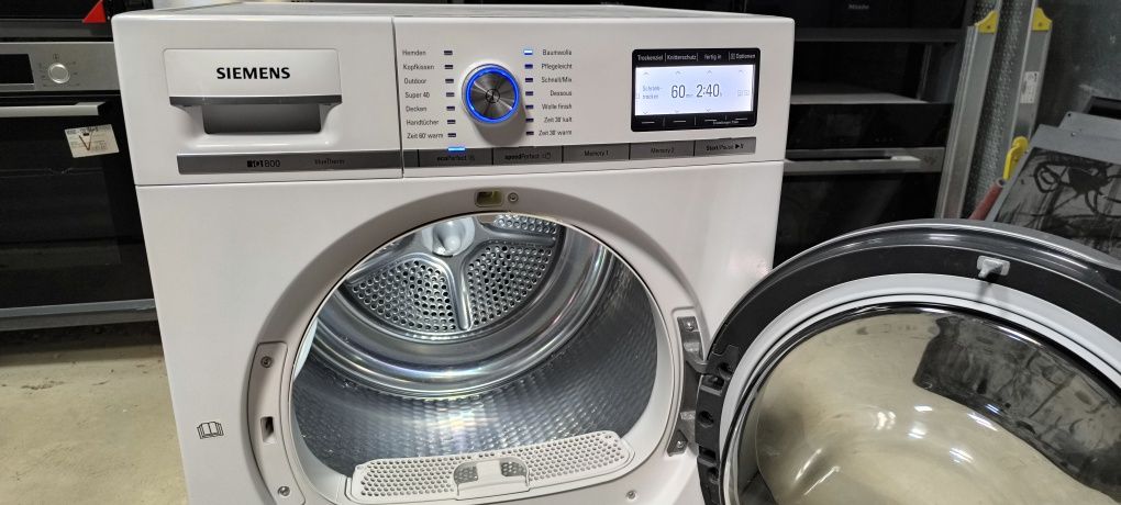 Сушильна машина з тепловим насосом  Siemens IQ800  WT48Y700