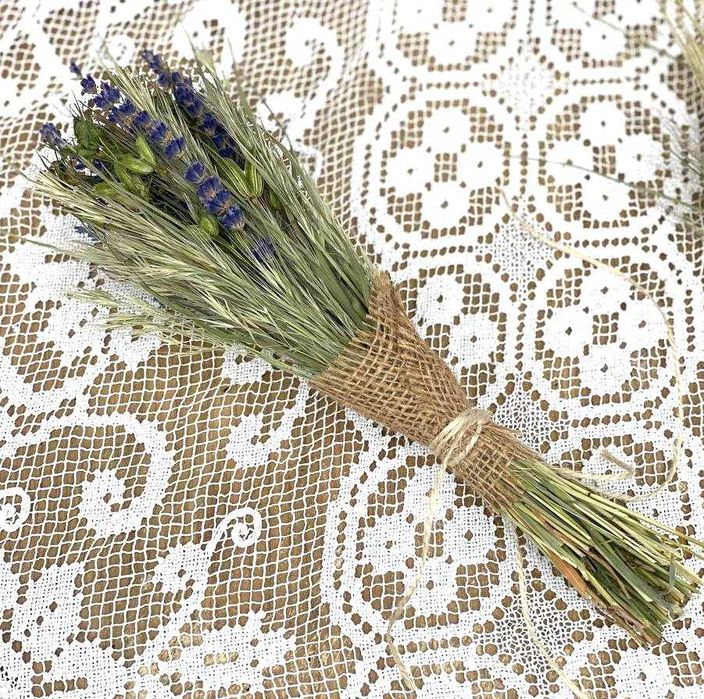 Зелений сухий букет з лаванди та зірочок нігели