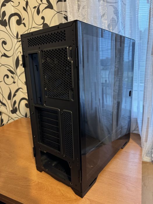 Frontier Malavi Mesh + 3 rgb вентилятори