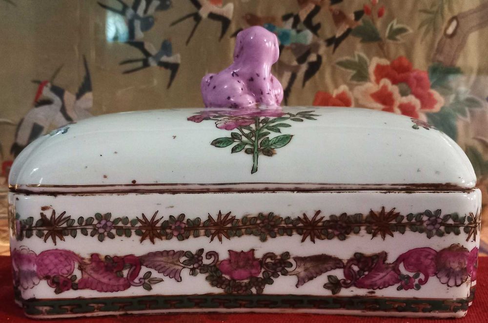 Bonita e Antiga Caixa de Joias Porcelana Chinesa, Família Rosa.