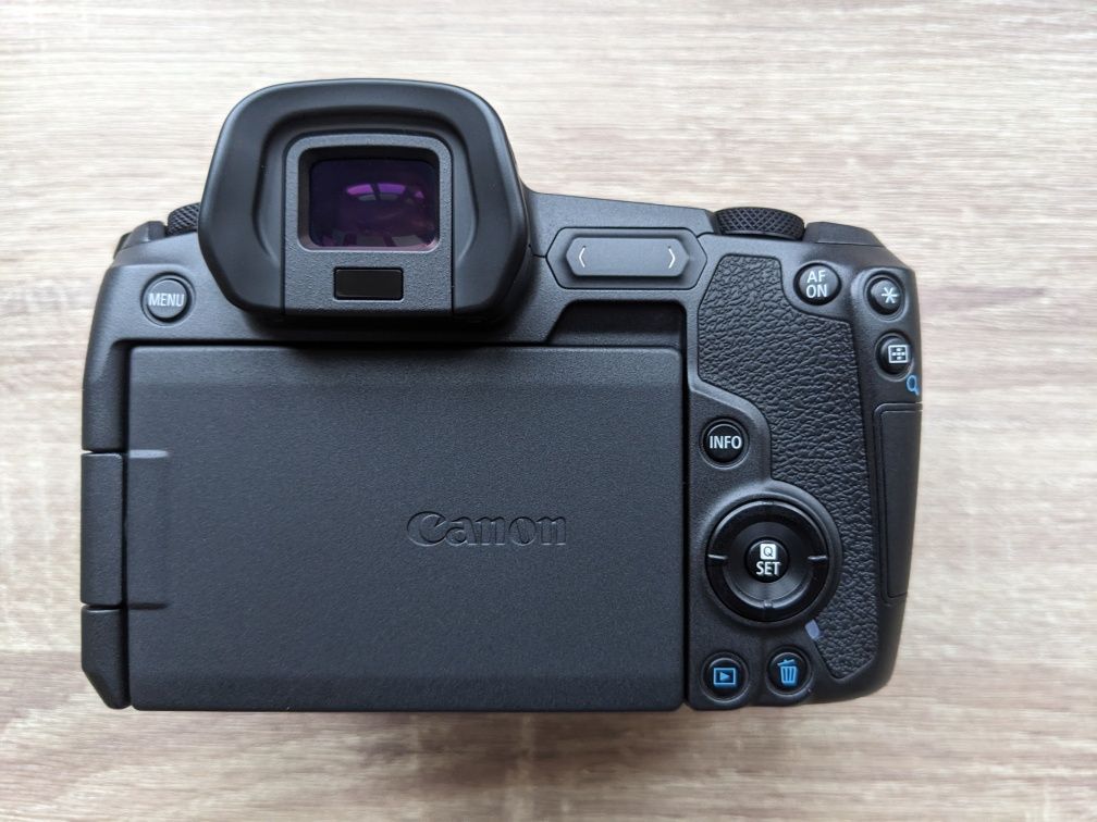 Фотоапарат Canon EOS R body + Mount Adapter EF-EOS – Ідеал, як новий