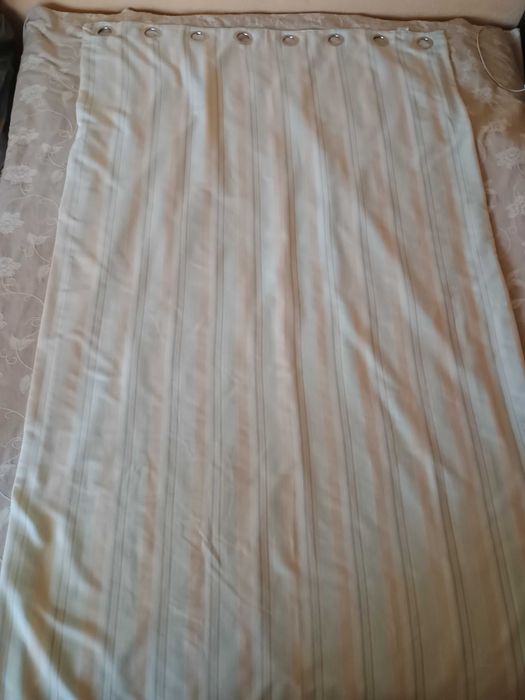 Дві довгі легкі світлі штори на люверсах 225*115см кожна з підкладкою