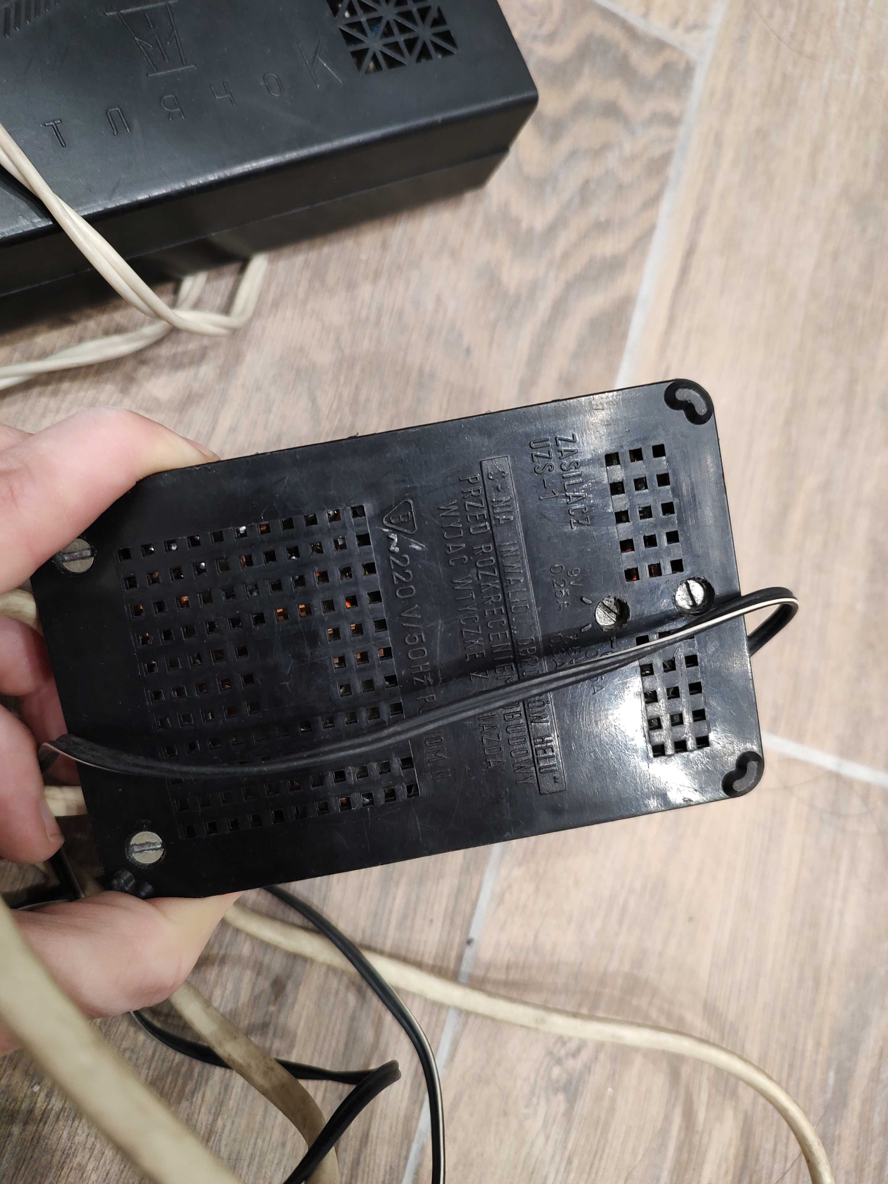 Starodawne zasilacze elektronika akcesoria rzeczy prl