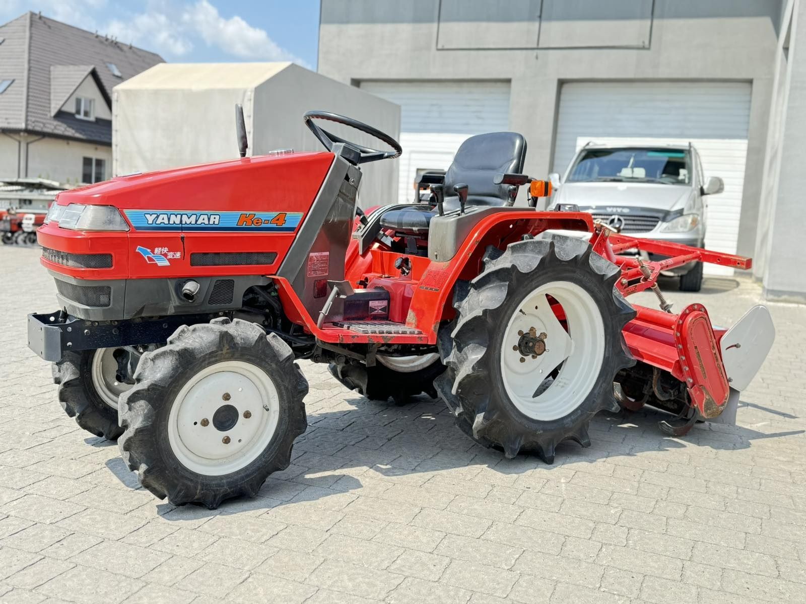 японській міні трактор , міні трактор  Yanmar ke 4