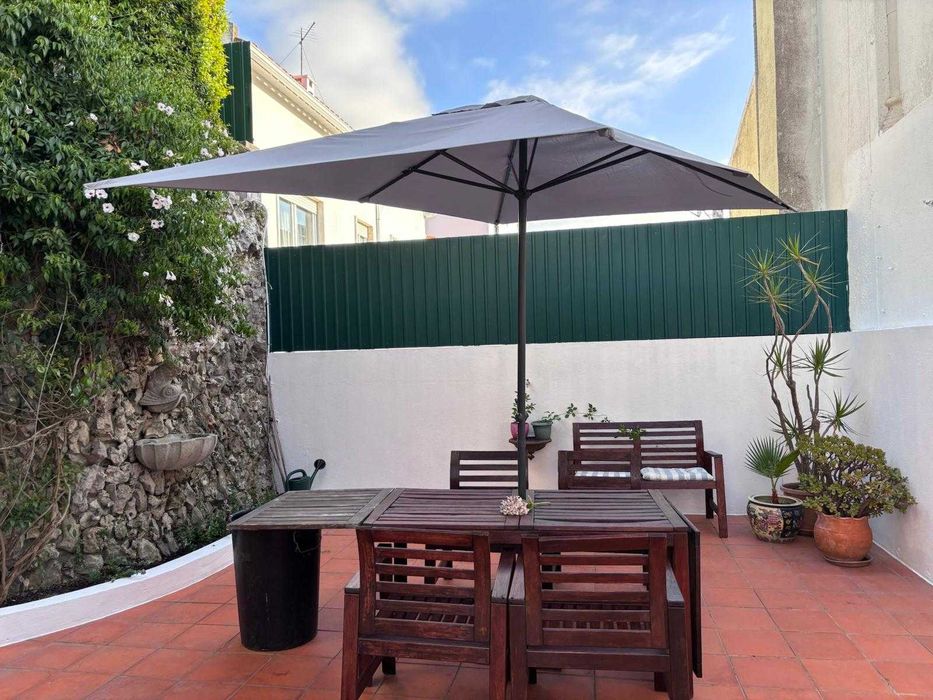 Moradia isolada T5 Charneca Caparica c exc. áreas