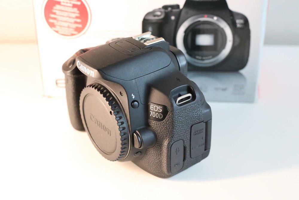 Canon 700D aparat lustrzanka APS-C DSLR EF EF-S FV23% 12.000 zdjęć bdb