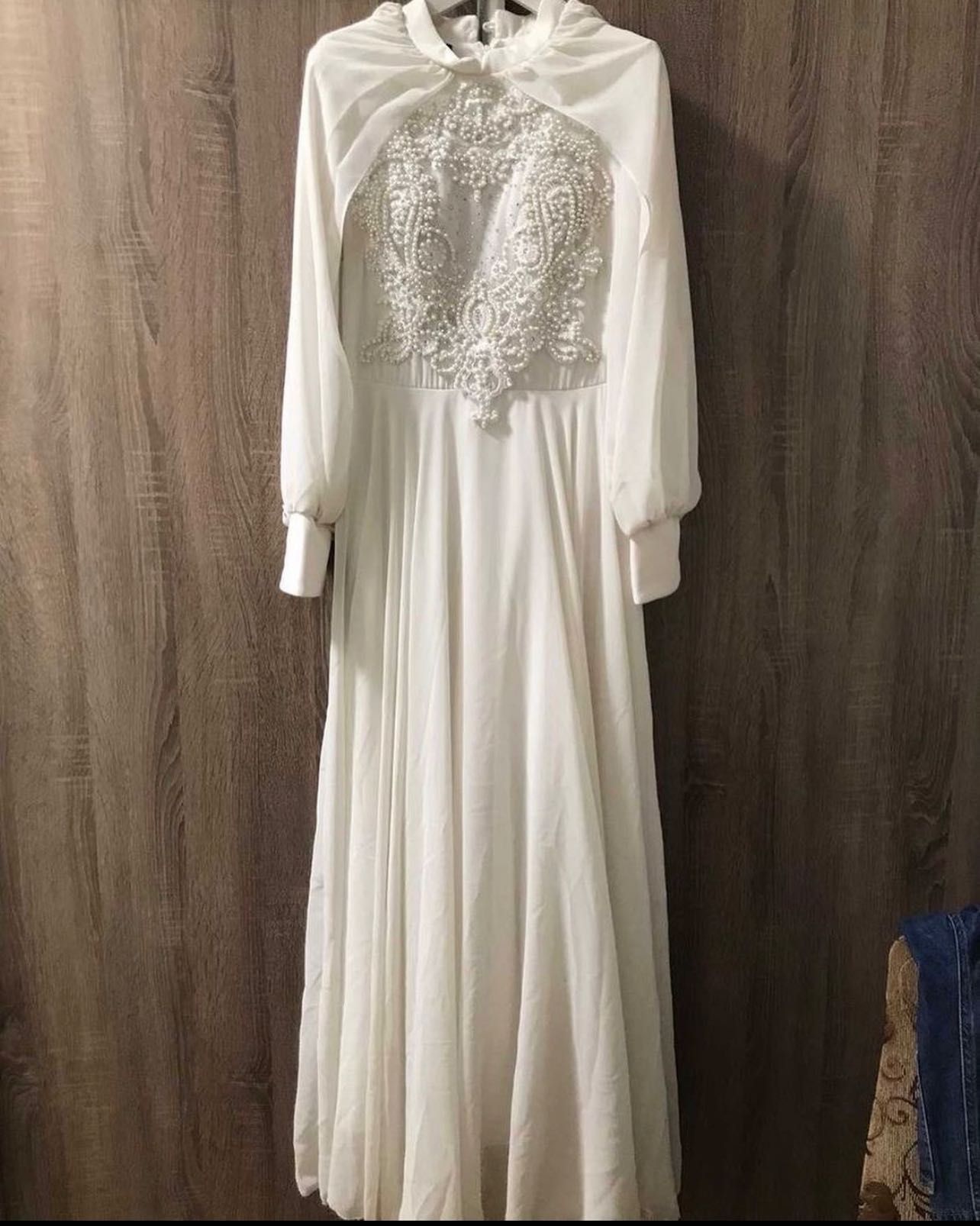 Продам білу святкову/весільну сукню
