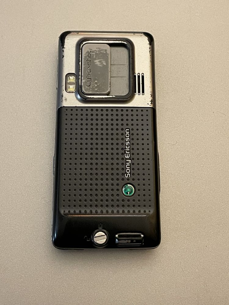 Мобильный телефон Sony Ericsson C702