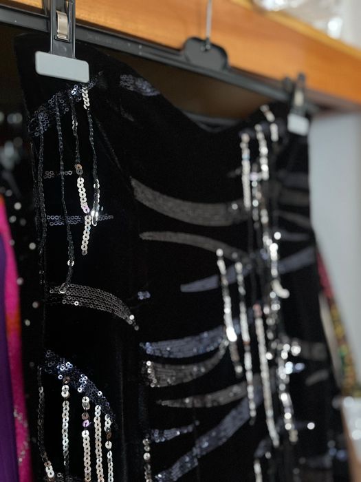 Vestido midi veludo Zara preto