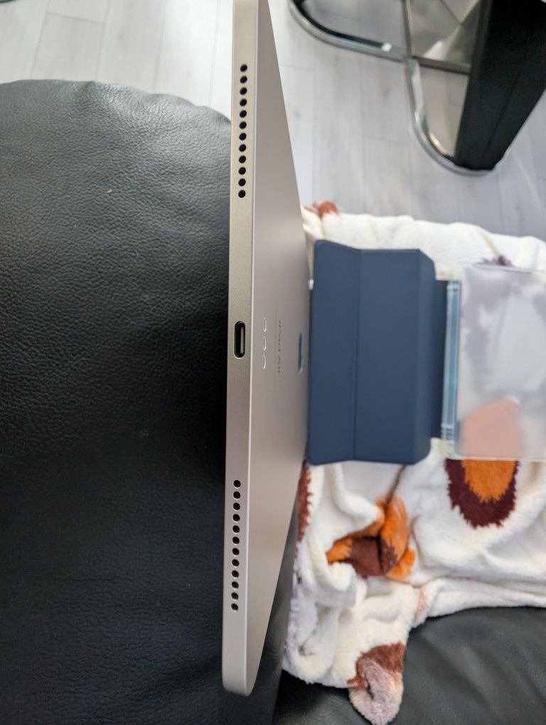 Продаю Ipad Air 5 покоління 2024р. 6.у.4гб, проц. М1