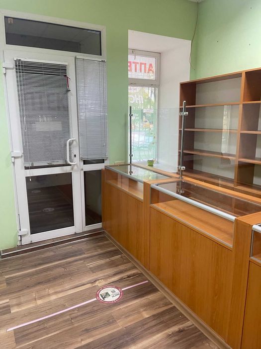 Продам фасадное помещение в р-не Нового рынка.