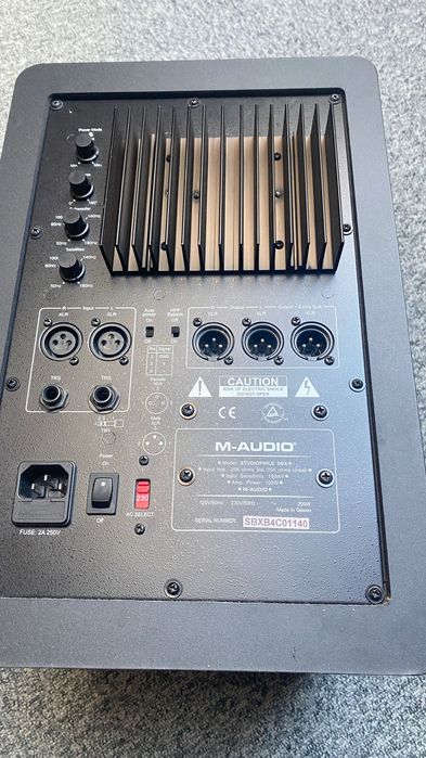 Subwoofer M-Audio BX, głośnik niskotonowy.