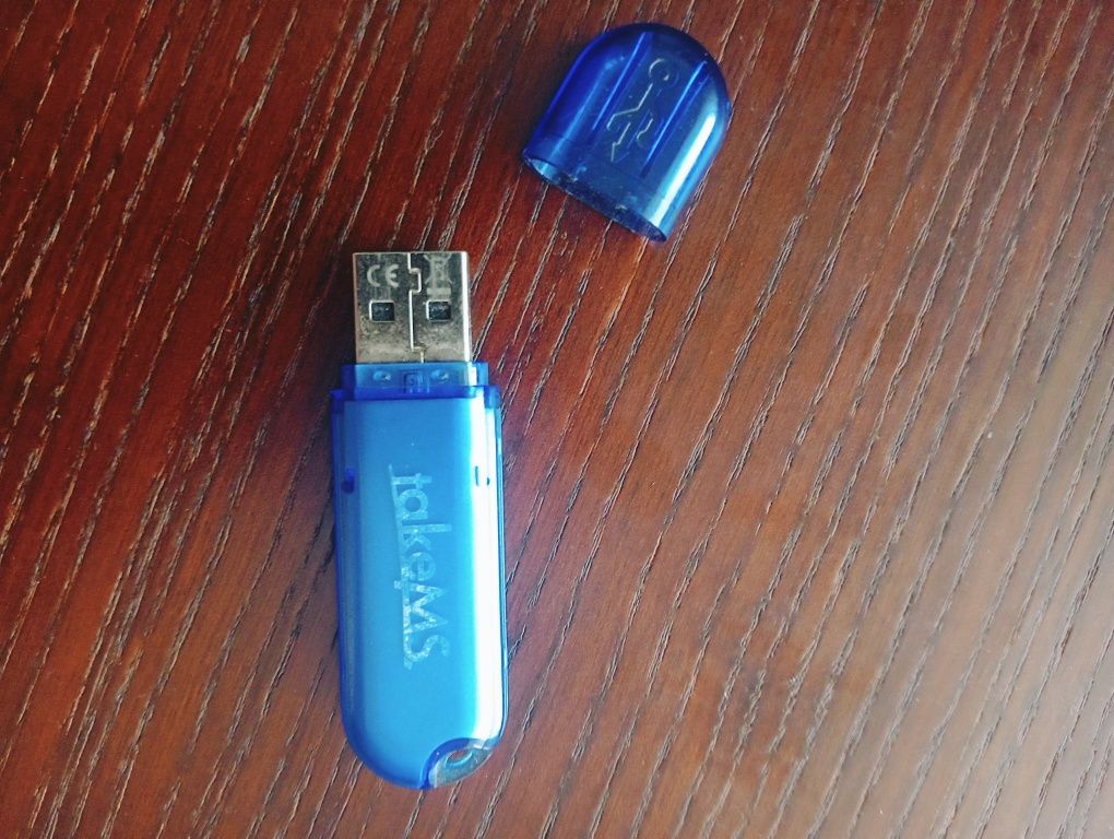 Продам флешку на 32 Gb,  1Gb и на 4Gb.