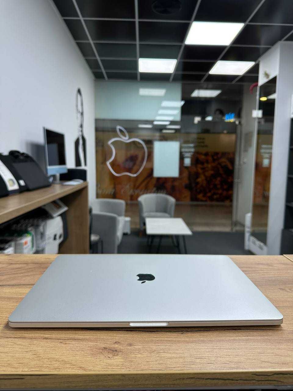 Гарантія i7|16|512 Макбук 86 циклів MacBook Pro 15 2018 Відмінний стан