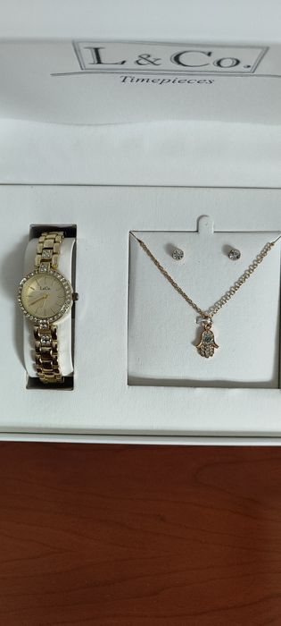 Conjunto relógio, colar e brincos, novo.