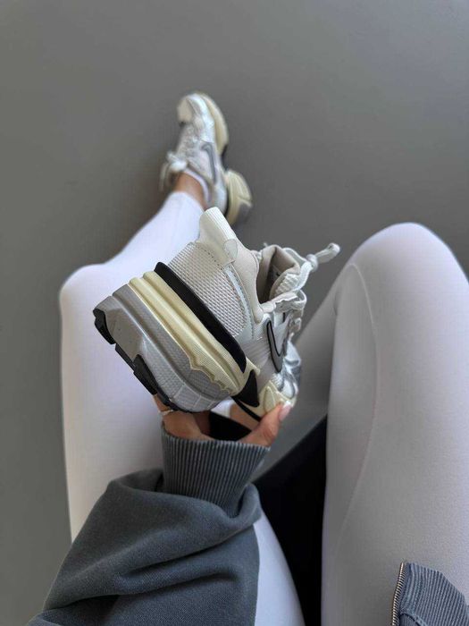 Жіночі кросівки Nike V2K Runtekk срібло з чорним  1320 ТОП