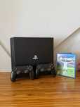 [PS4] Konsola PlayStation 4 Pro (CUH-7216B) 1TB + 2 Pady + FC 25