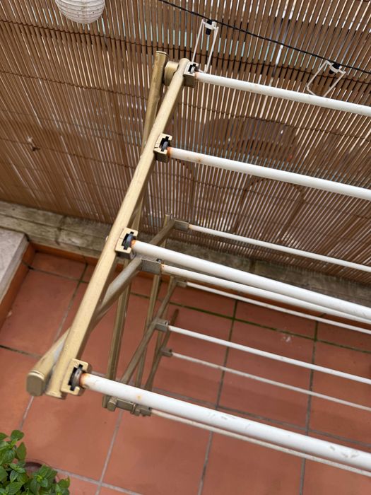 Estendal Branco e Dourado