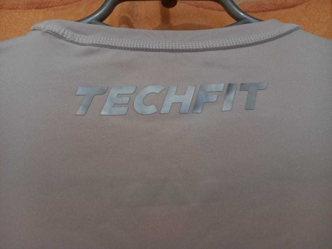 Компресійна, термофутболка Adidas techfit