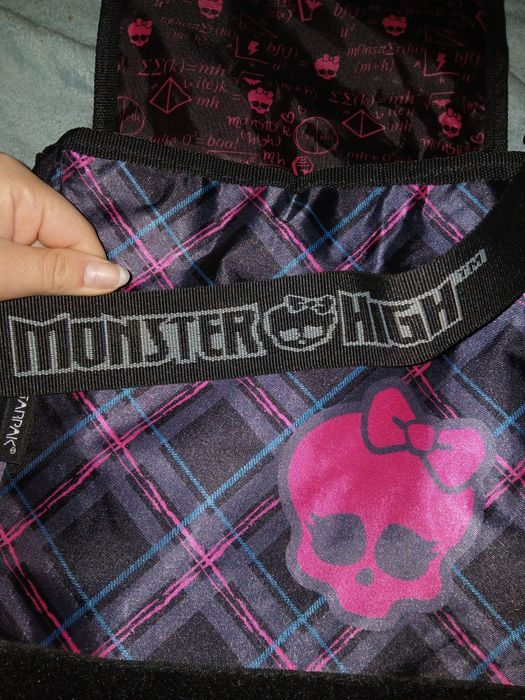 Продам крутую сумку эмо Monster High